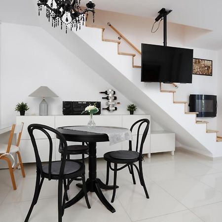 Gorgeous 2 Bedroom Duplex In City Center Bucareste Exterior foto