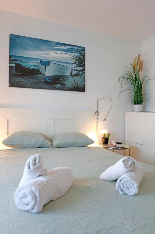 Gorgeous 2 Bedroom Duplex In City Center Bucareste Exterior foto