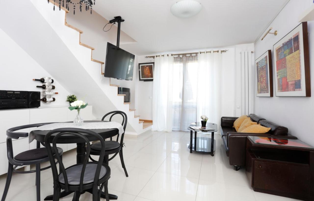 Gorgeous 2 Bedroom Duplex In City Center Bucareste Exterior foto
